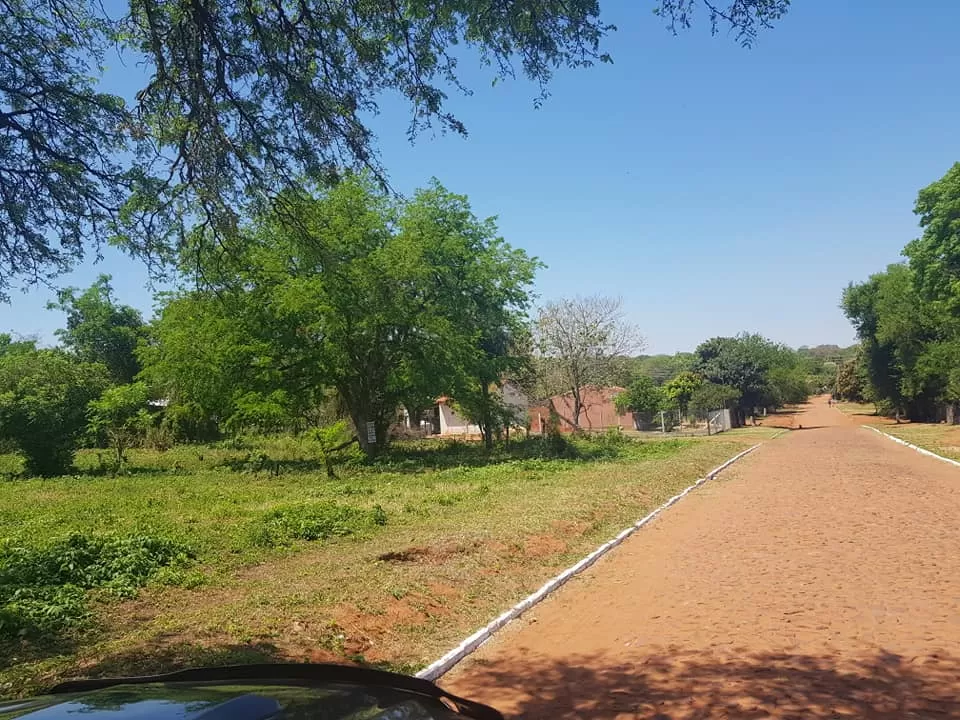 Remato 2 terrenos en Aregua sobre calle empedrada — foto 2