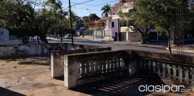 VENDO TERRENO EN ESQUINA SOBRE AVENIDA EN SAJONIA CON CASA A DEMOLER — foto 2