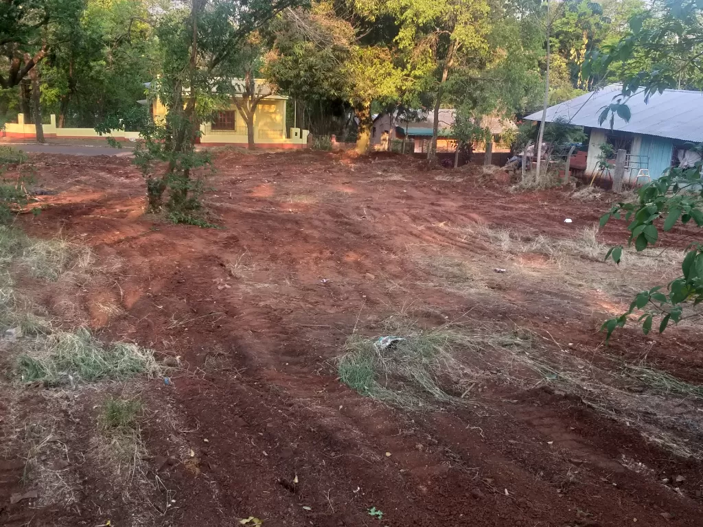 VENDO 2 TERRENOS JUNTOS EN ZONA CÉNTRICA DE CDAD. PDTE. FRANCO SOBRE CALLES ASFALTADAS — foto 3