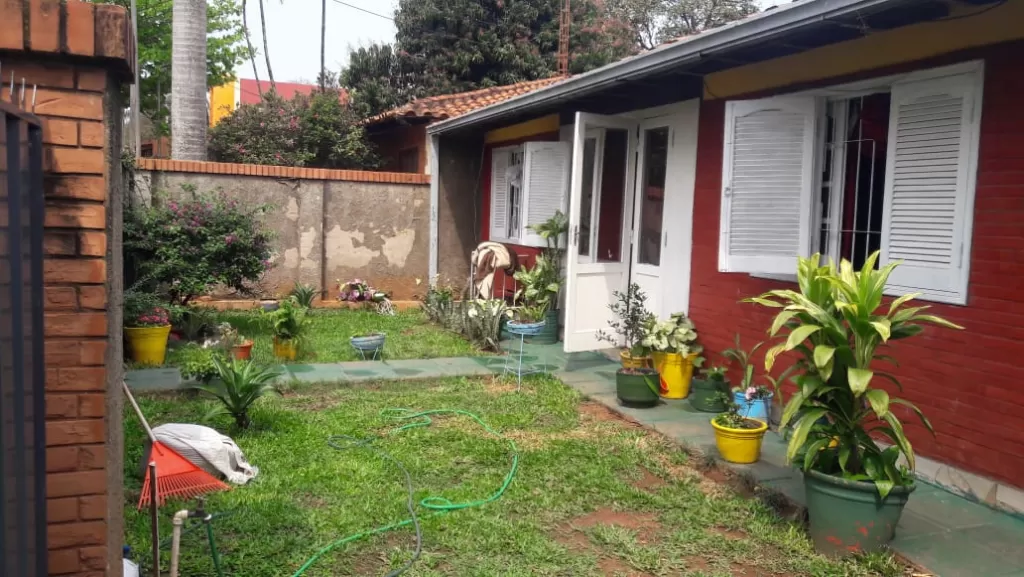 VENDO CASA - Fernando de la Mora - Zona Norte. — foto 2