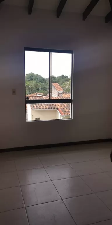 HERMOSO DUPLEX EN LAMBARE EXCELENTE UBICACIÓN — foto 3