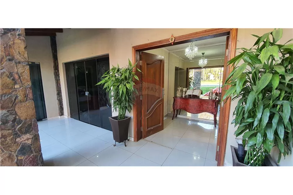 Gran Residencia de 3030 m2. - Zona UCA — foto 3