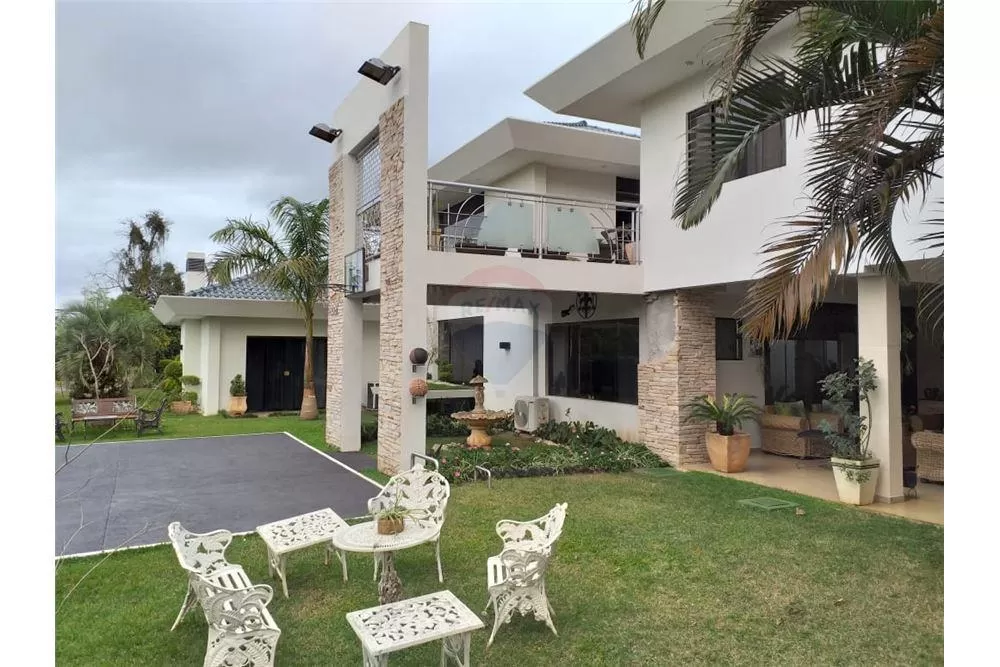 VENDO IMPONENTE CASA EN PARANA COUNTRY CLUB — foto 3