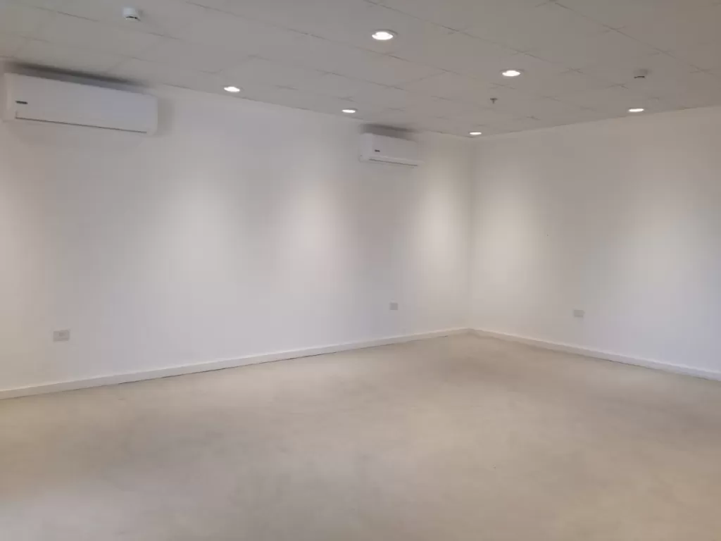 Alquilo Oficina corporativa de 150 mt2 en planta alta — foto 2