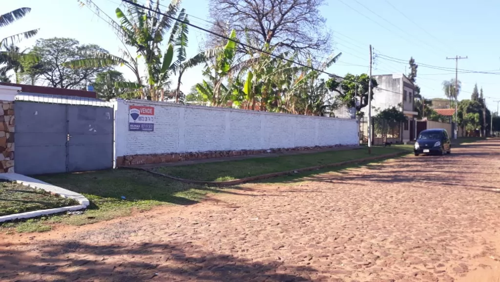 VENDO TRES TERRENOS JUNTOS EN BARRIO LERIDA- SAN LORENZO — foto 2