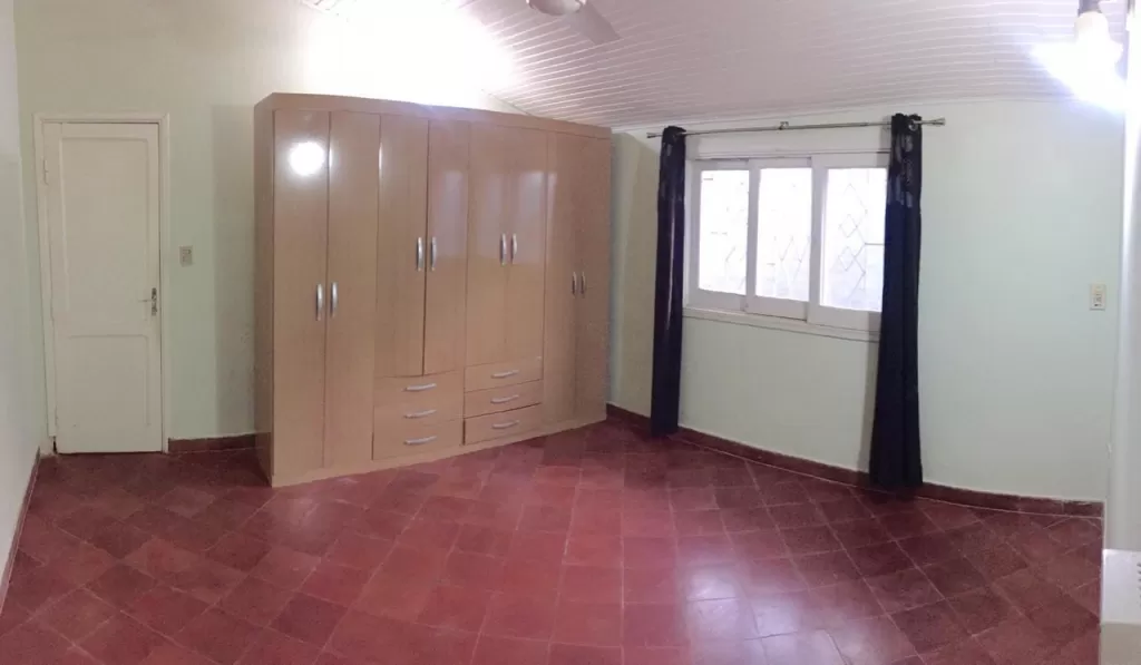 RESIDENCIA A UNA CUADRA COLEGIO SAN IGNACIO DE LOYOLA SOBRE LA CALLE CASTELAR — foto 2