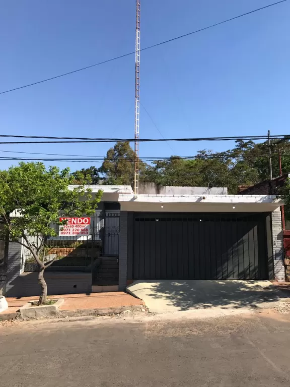RESIDENCIA A UNA CUADRA COLEGIO SAN IGNACIO DE LOYOLA SOBRE LA CALLE CASTELAR — foto 3
