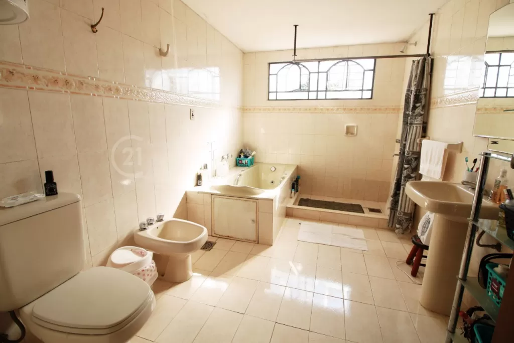 VENDO AMPLIA RESIDENCIA, BARRIO MCAL. ESTIGARRIBIA, ASUNCIÓN — foto 2
