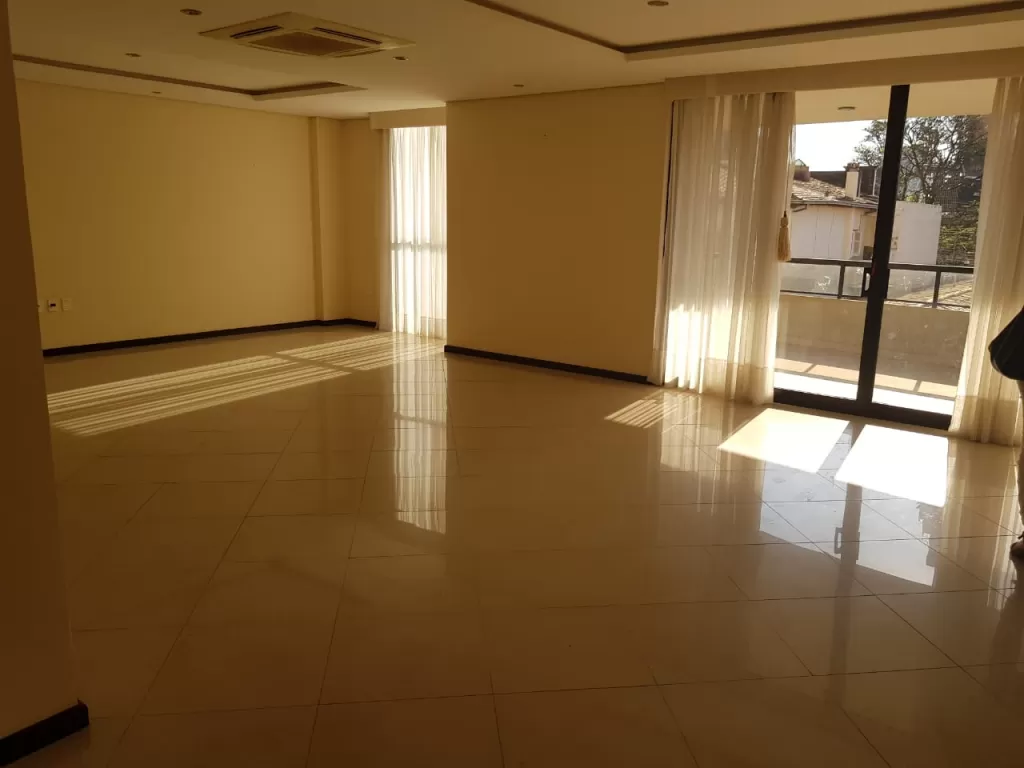 Vendo Amplio Departamento de 3 dormitorios en Las Mercedes LOF2209545 — foto 2