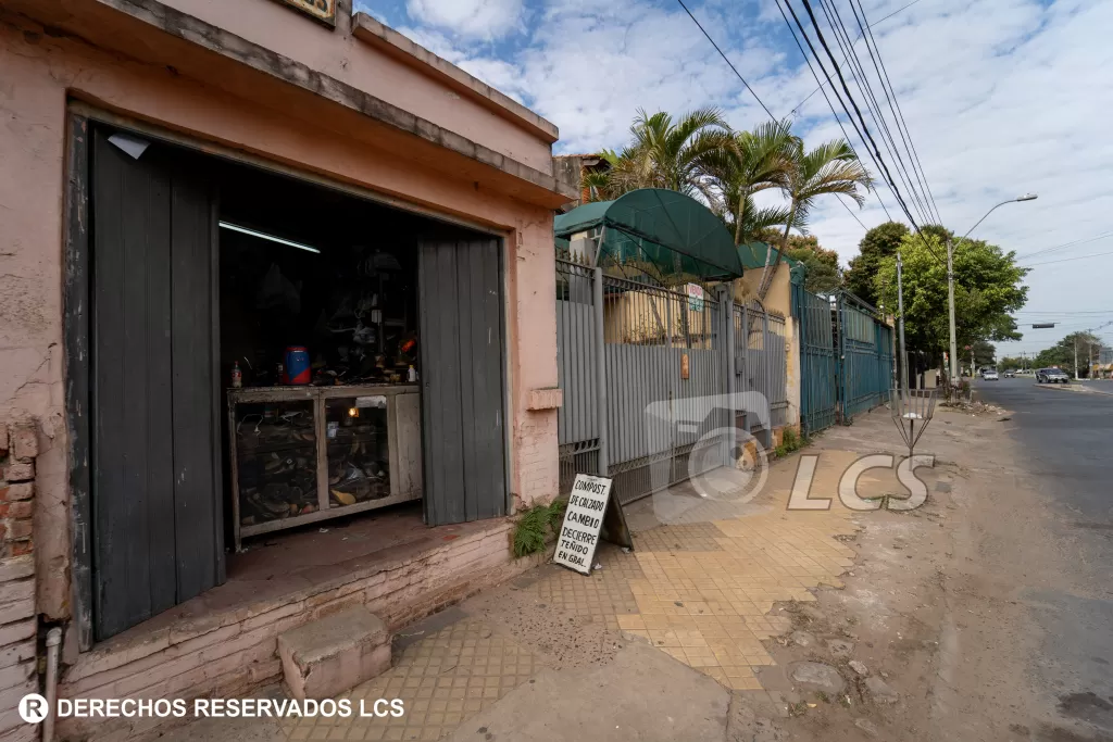TERRENO EN BARRIO PETTIROSSI, SOBRE AVDA. FÉLIX BOGADO — foto 3