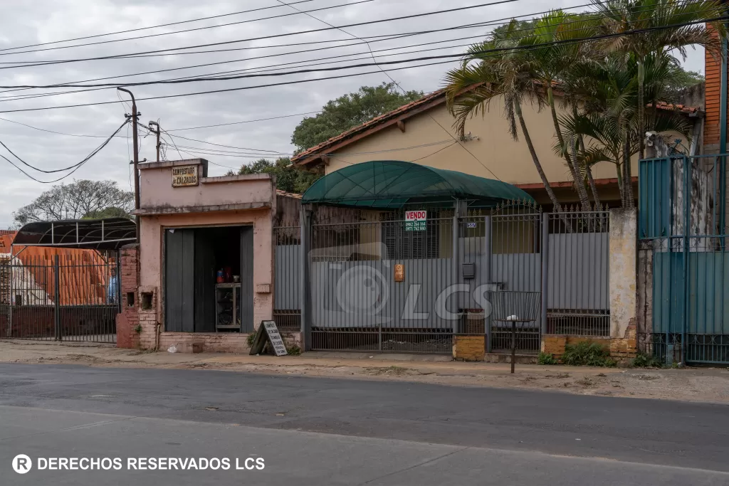TERRENO EN BARRIO PETTIROSSI, SOBRE AVDA. FÉLIX BOGADO — foto 2