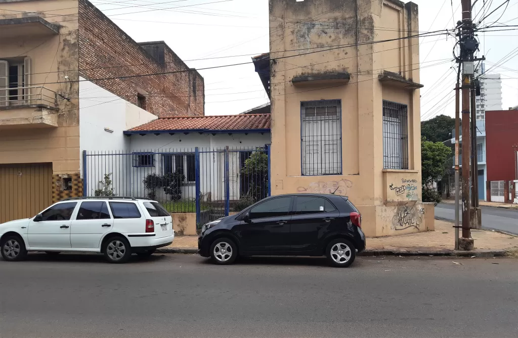 TERRENO EN ESQUINA CON CASA A DEMOLER ZONA CENTRICA DE ASUNCION! — foto 3