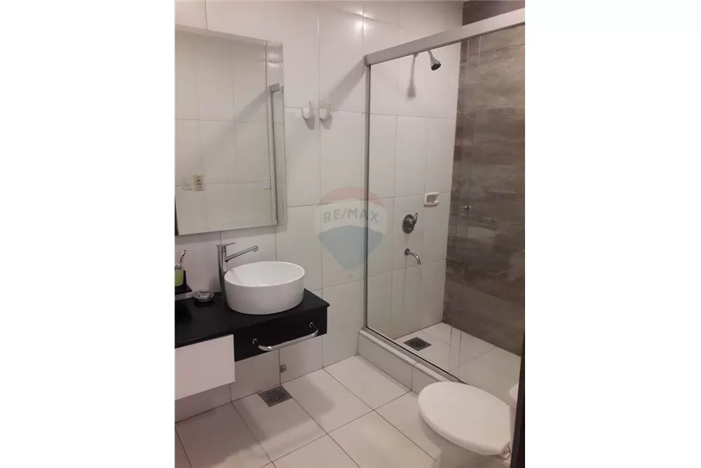 VENDO DEPARTAMENTO EN EL CENTRO DE ENCARNACION — foto 3