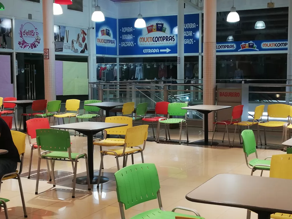 Salón comercial listo para trabajar en shopping la Rural en mariano roque alonso — foto 2