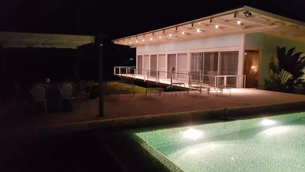 CASA DE VERANEO RE TOP MODERNA EN CARÁCTER DE ESTRENO SOBRE EL RIO!! — foto 3