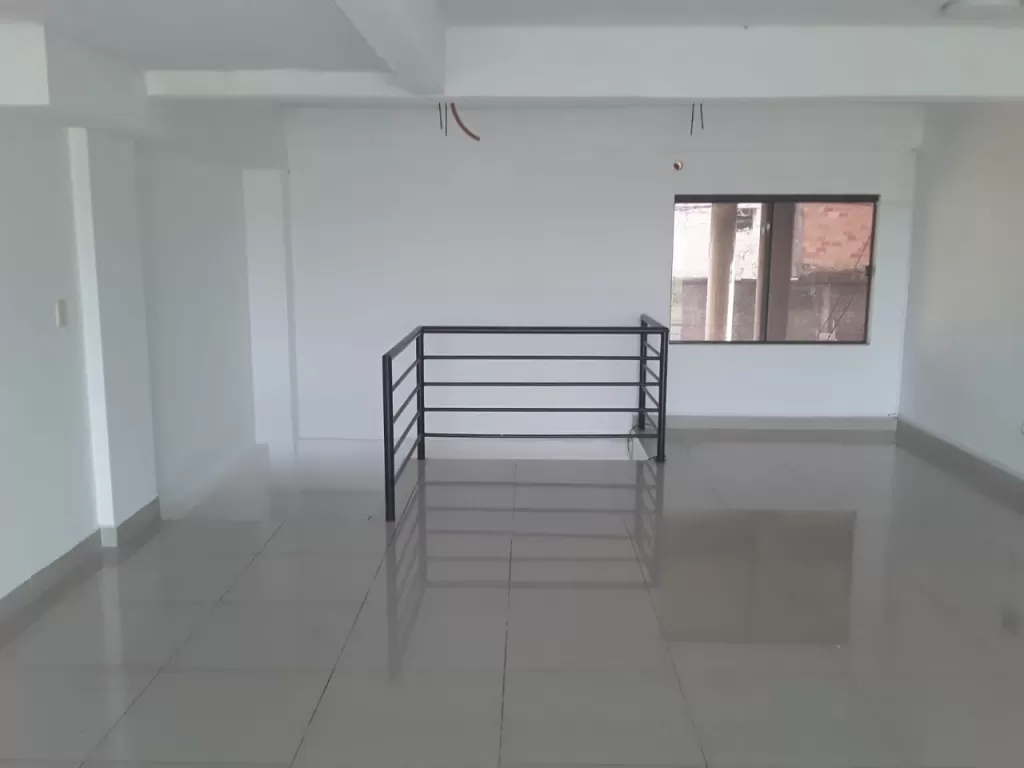 Salon comercial sobre super carretera — foto 3