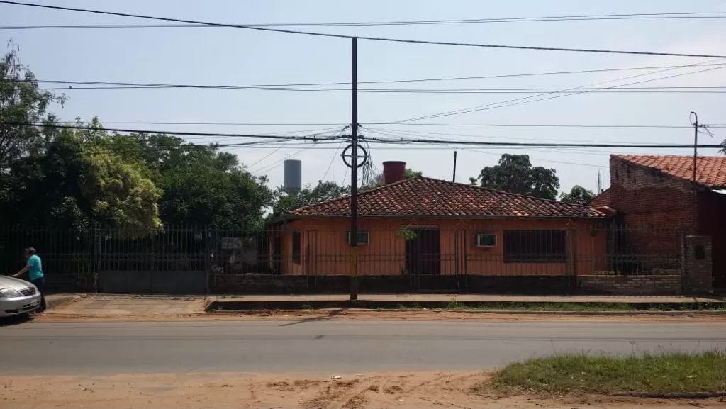 CASA DE 2 DORMITORIOS EN BARRIO LAURELTY — foto 2