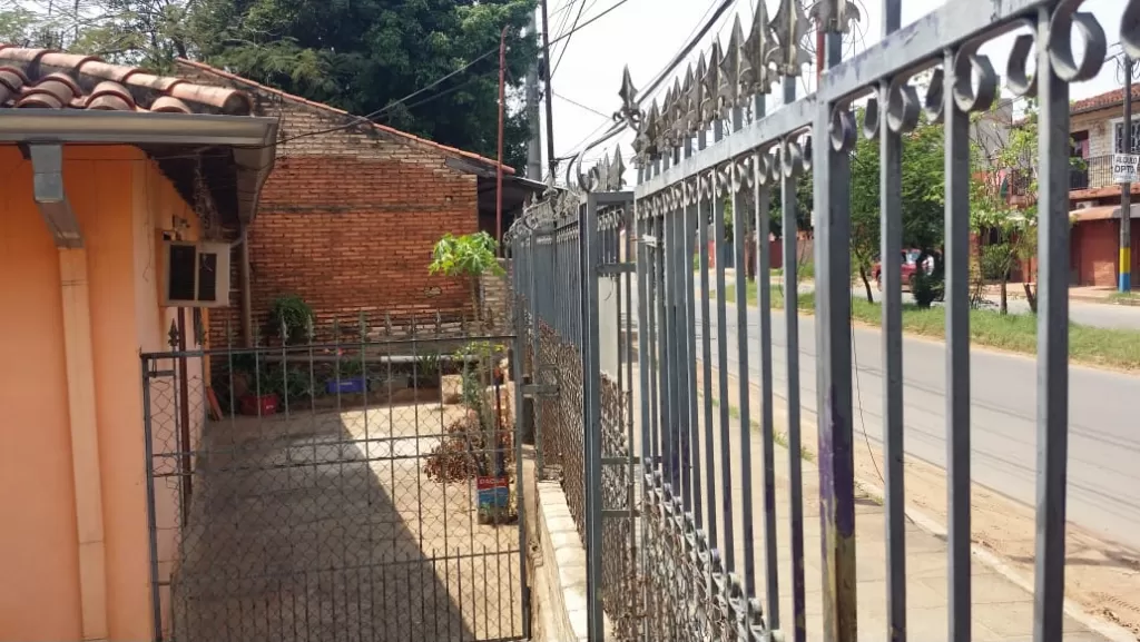CASA DE 2 DORMITORIOS EN BARRIO LAURELTY — foto 3