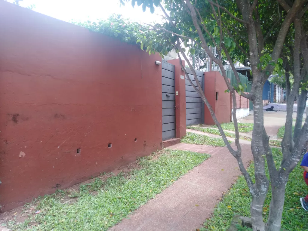 CASA OFERTA EN ASUNCIÓN, ACEPTO RODADO COMO PARTE DE PAGO. — foto 2