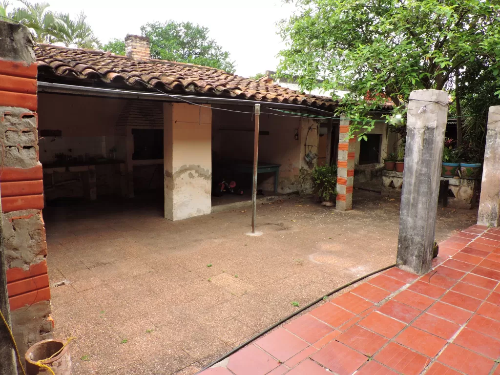 Casa ubicada a cuadras del estadio defensores del chaco! — foto 2