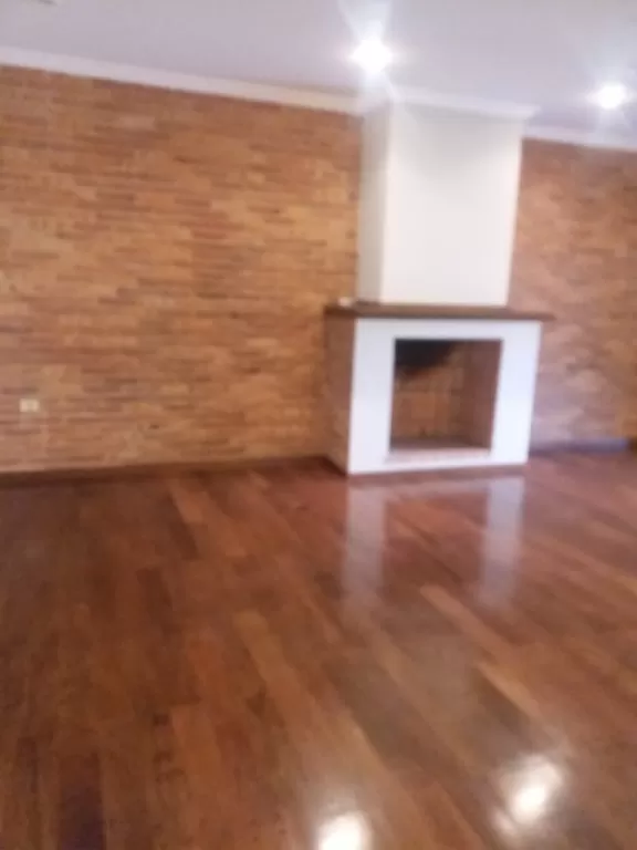 MBURUCUYÁ: ELEGANTÍSIMA RESIDENCIA EN ALQUILER, 3 SUITES, JARDÍN, PISCINA, 2.500 USD + IVA — foto 2