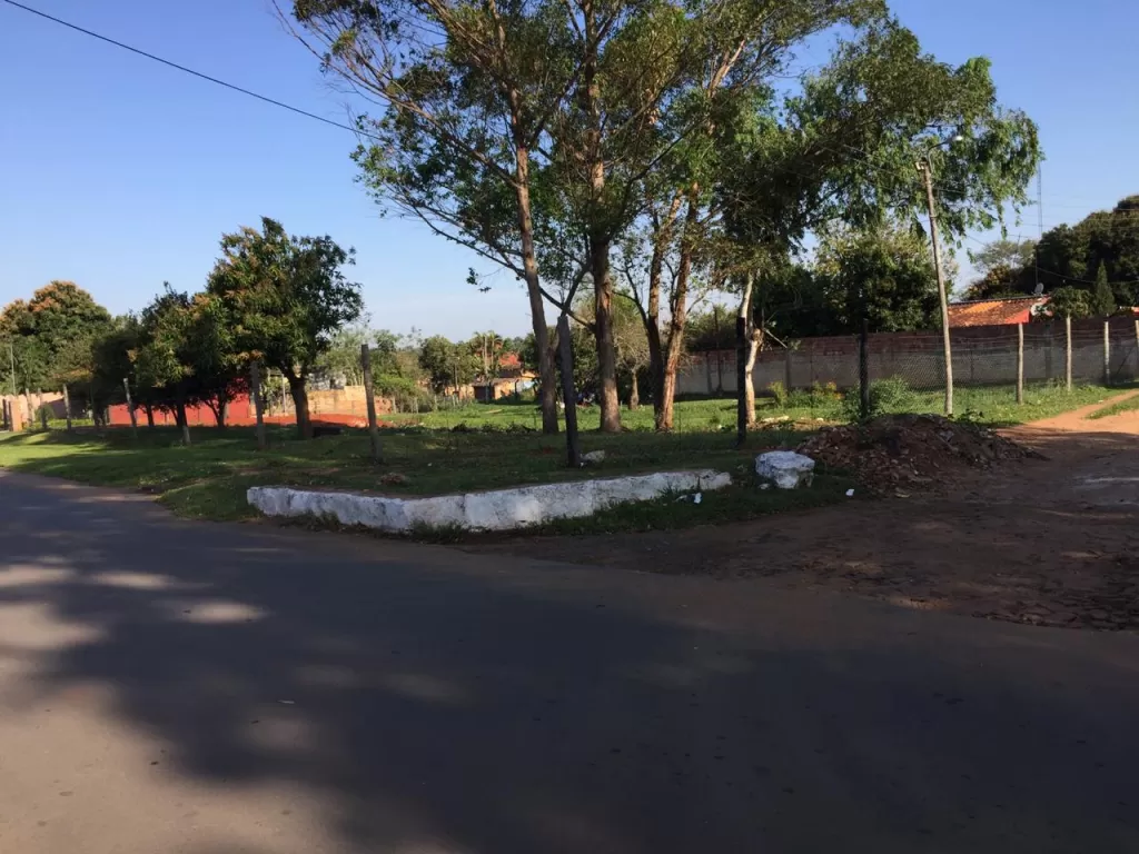 PROPIETARIO Vende 3 Hermoso Terrenos en Capiata!! en Esquina cerca dela RUTA 2!! — foto 2