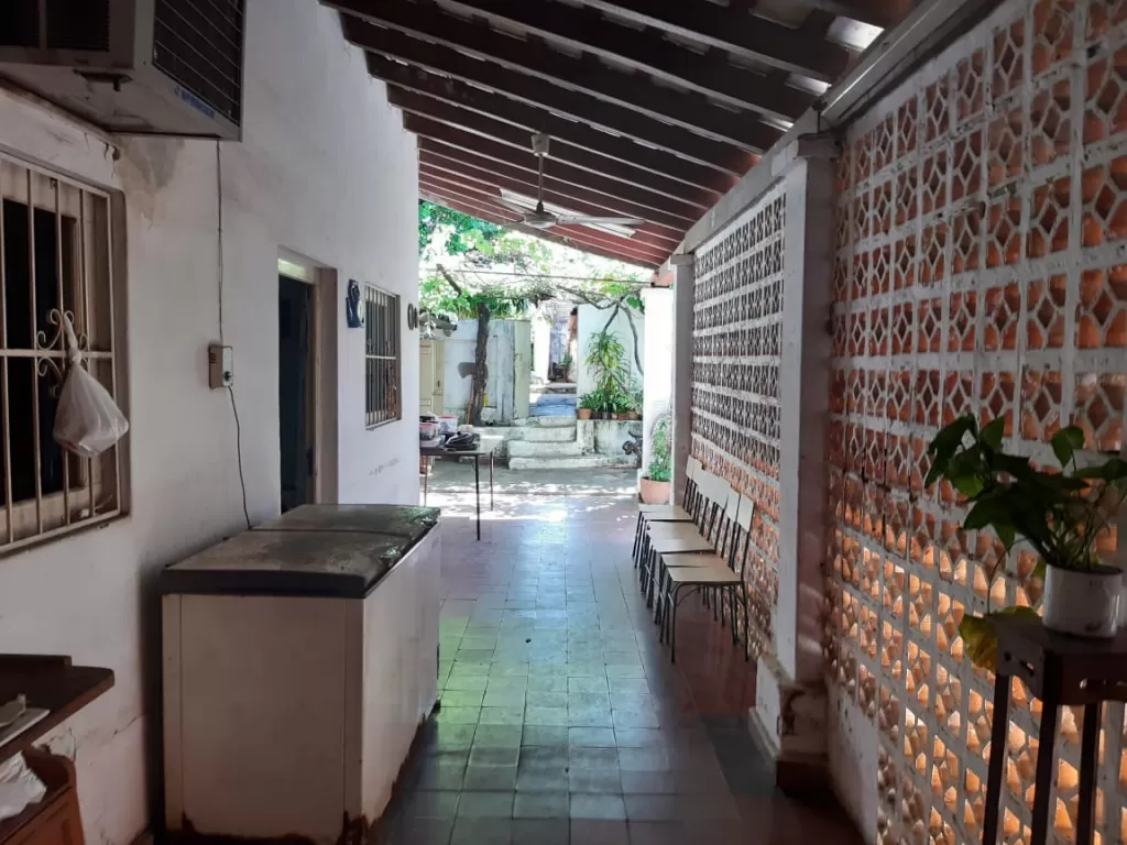 Vendo casa a 2 cuadras de la avenida Mariscal Lopez y Venezuela, zona residencial — foto 3