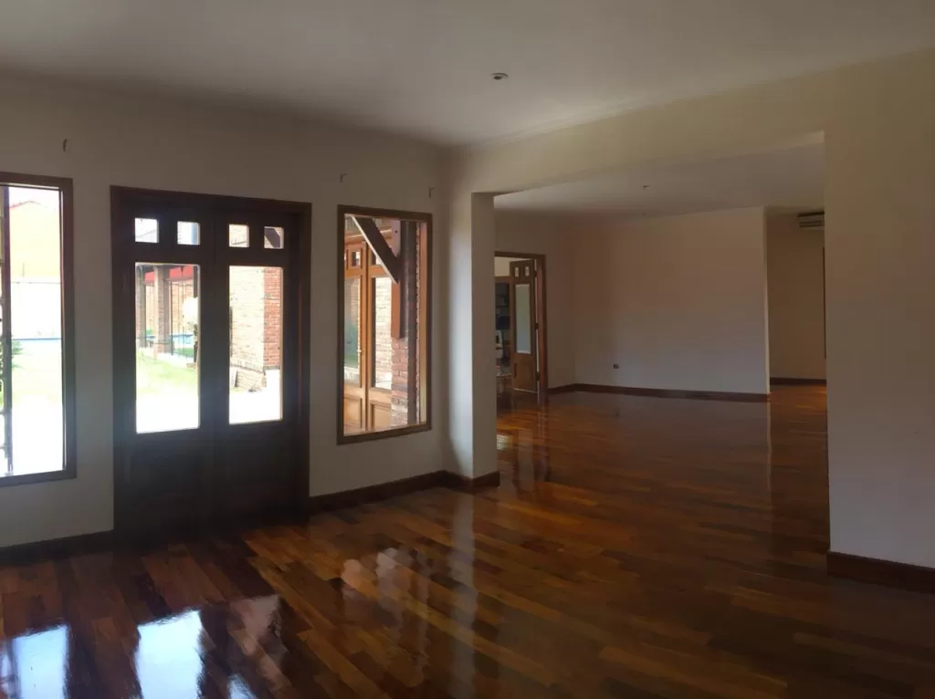PROX. PASEO LA GALERÍA, STA. TERESA: ELEGANTÍSIMA RESIDENCIA, 3 SUITES, JARDÍN, PISCINA. — foto 2