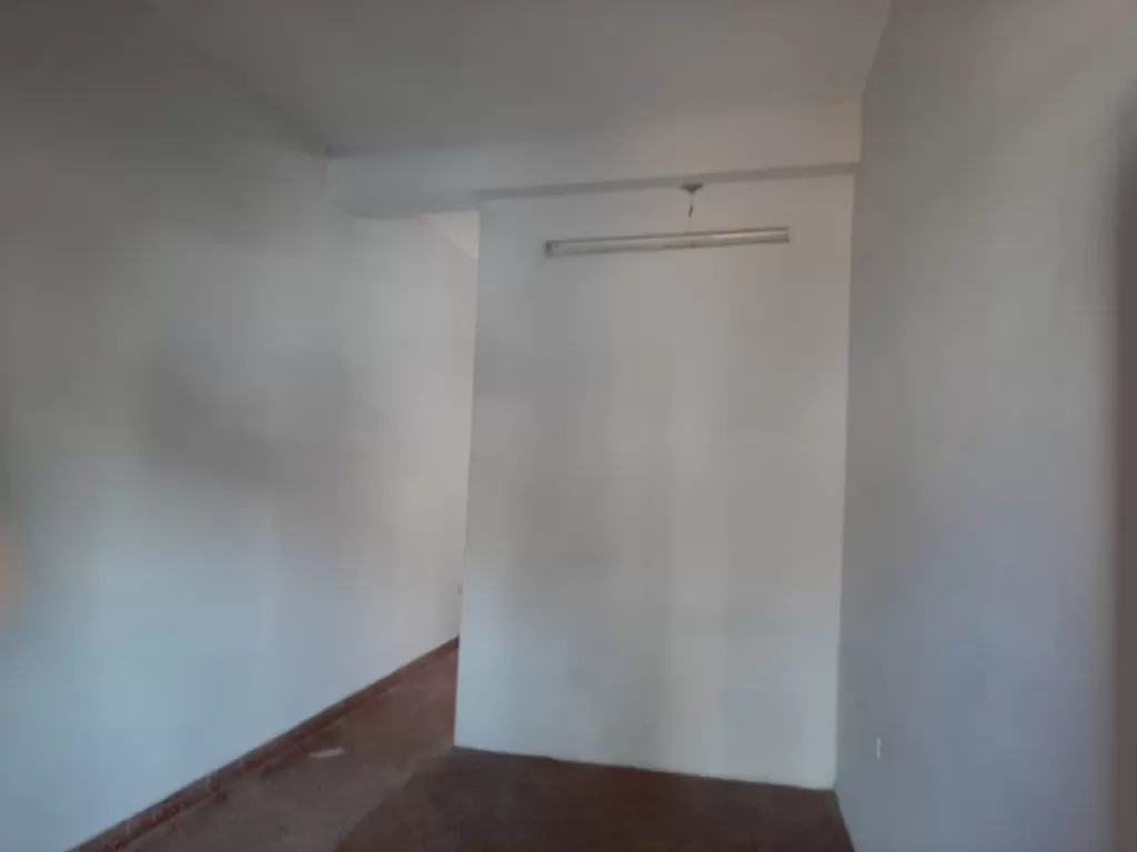 Habitación de dos ambientes con baño privado y patio interno, Barrio los Laureles — foto 2