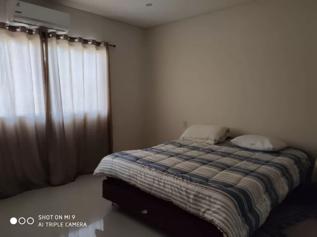 HERMOSA RESIDENCIA EN BARRIO MBURUCUYA — foto 2
