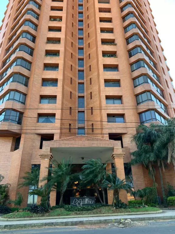 Vendo Hermoso Dpto. semi Piso con Imponente vista al Rio en el Yacht y Golf Club! — foto 2