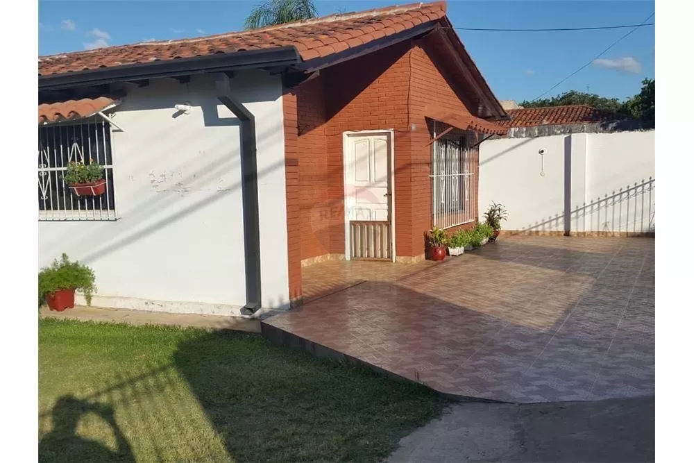 VENDO!! CASA EN ESQUINA EN LOMA PYTA — foto 2