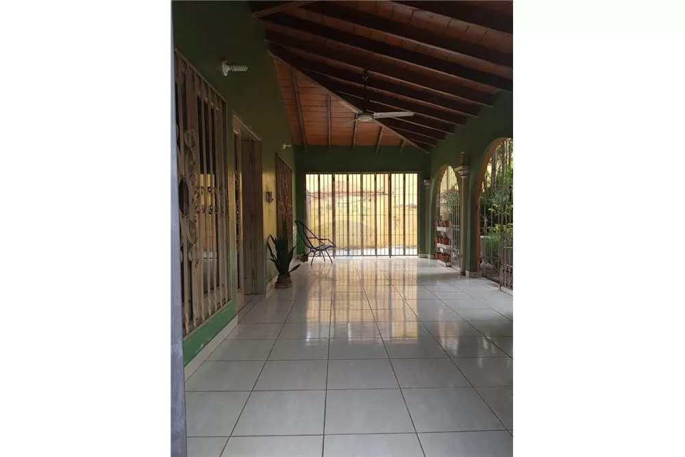 VENDO CASA EN EL CENTRO DE SAN LORENZO — foto 2