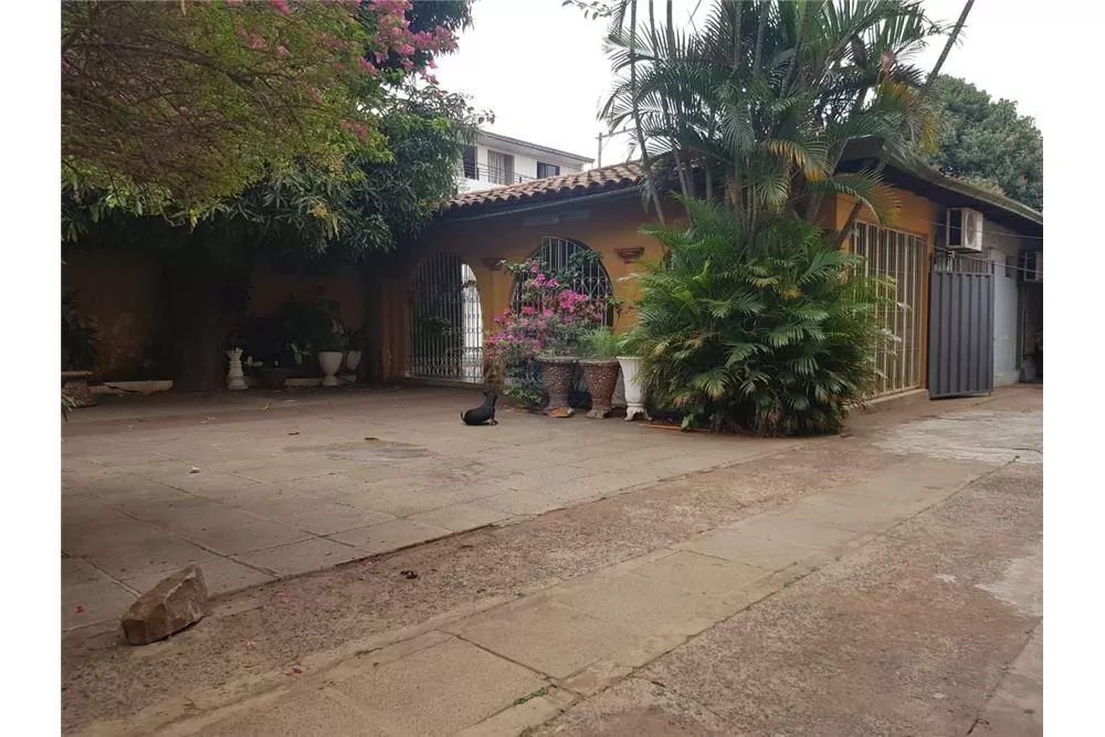 VENDO CASA EN EL CENTRO DE SAN LORENZO — foto 3