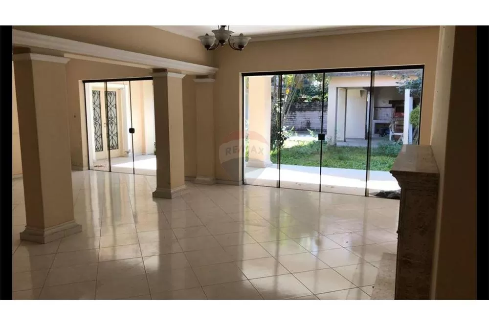 VENDO RESIDENCIA SOBRE AV. CARLOS A. LÓPEZ — foto 2