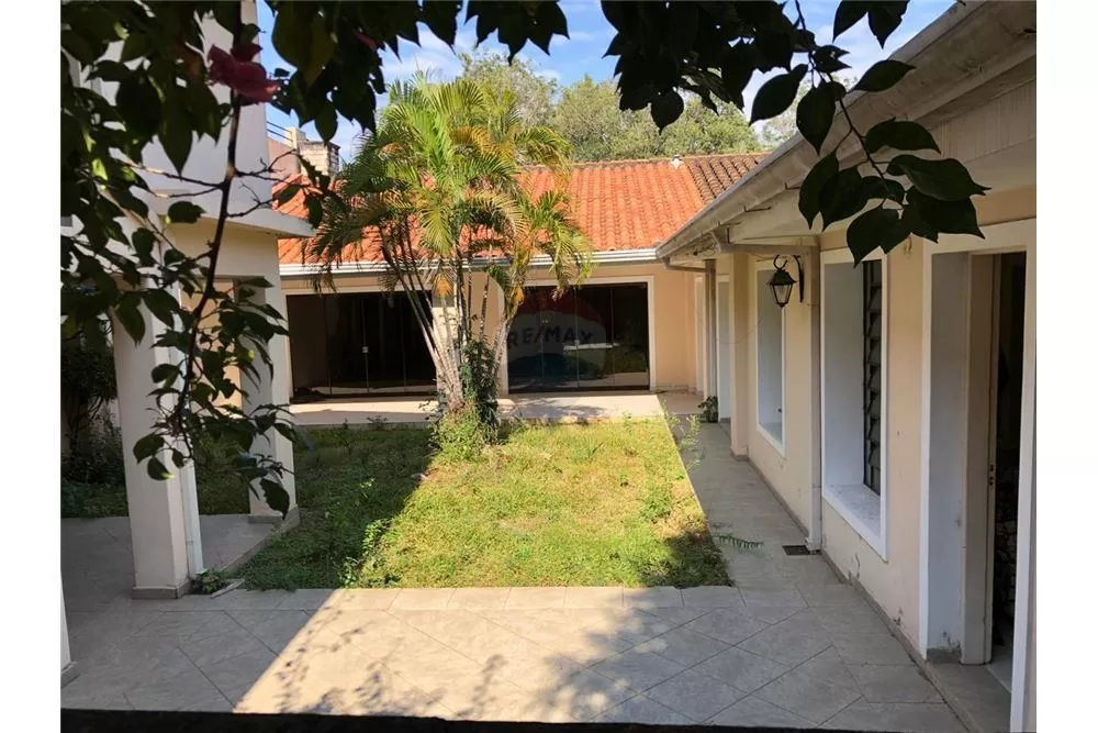 VENDO RESIDENCIA SOBRE AV. CARLOS A. LÓPEZ — foto 3