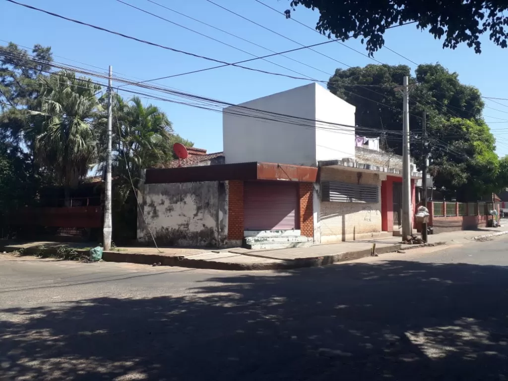 VENDO PROPIEDAD EN ESQUINA - LAMBARE — foto 3