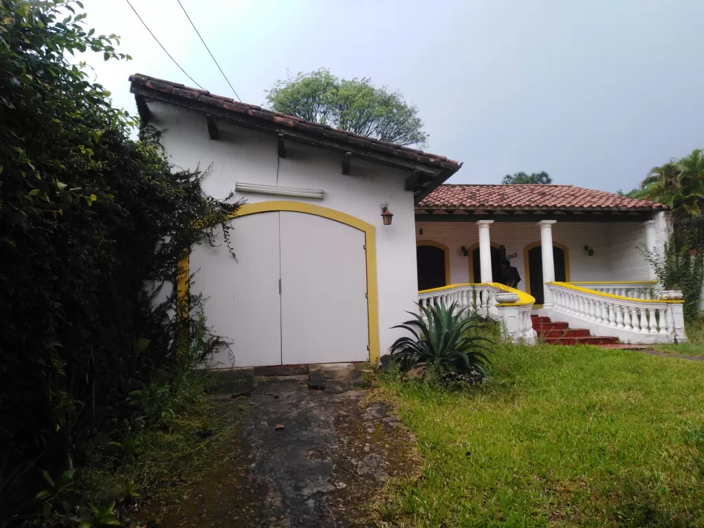 Hermosa Casa en Barrio Obrero, a dos cuadras de Avda Felix Bogado 384 mts2 — foto 2
