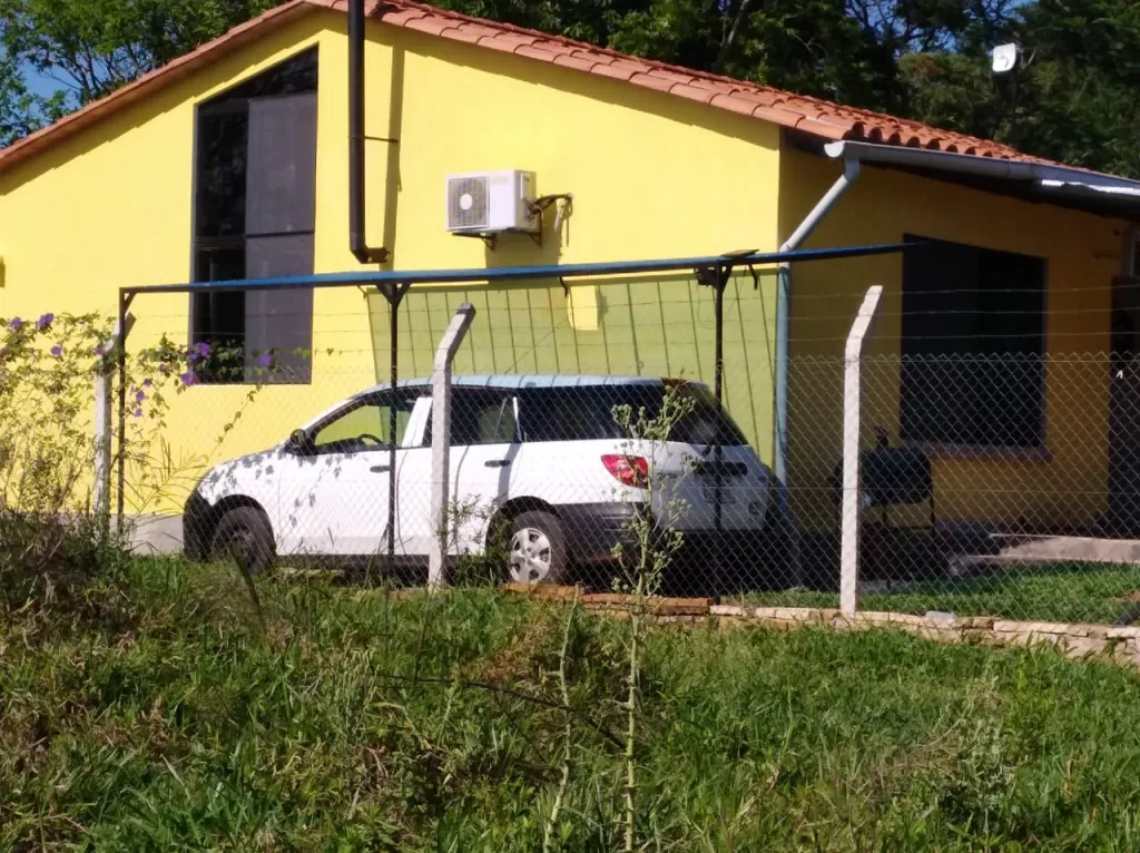 Vendo casa en zona urbana de Caacupé POR VIAJE URGENTE — foto 3
