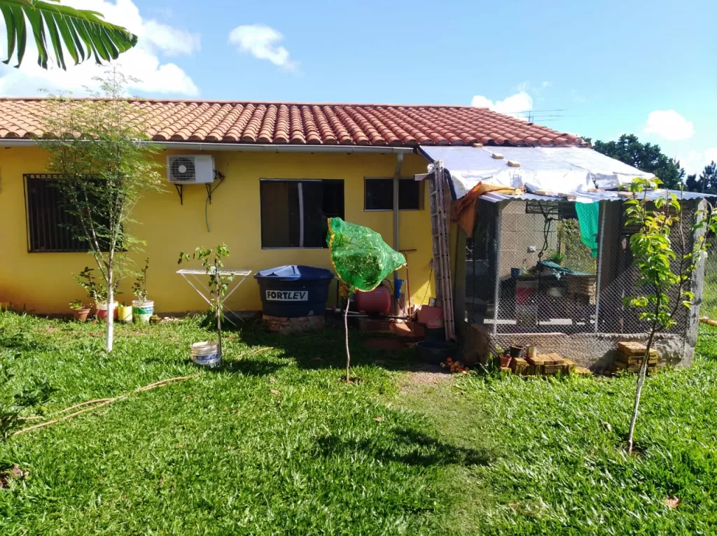 Vendo casa en zona urbana de Caacupé POR VIAJE URGENTE — foto 2
