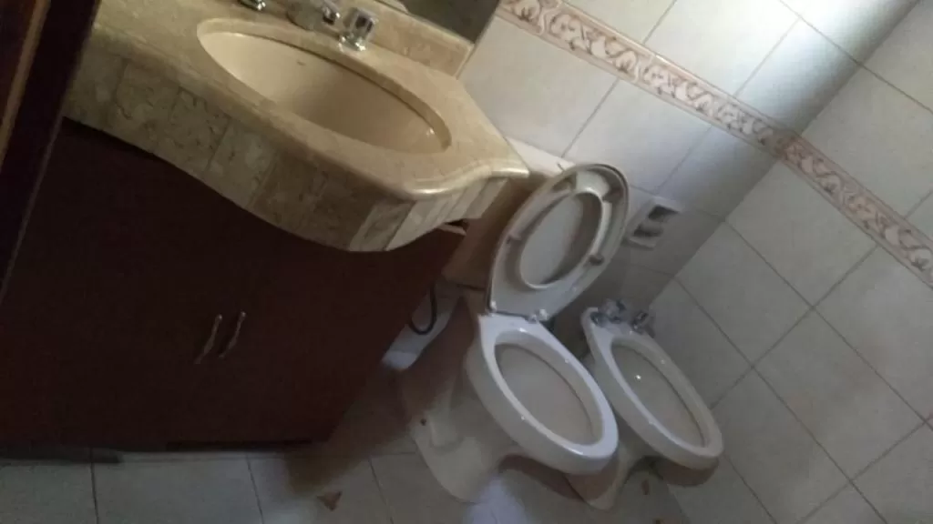 HERMOSA Y AMPLIA CASA A 2 CUADRAS DE MARIA SERRANA — foto 2