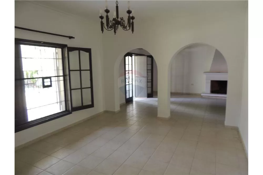 ALQUILO RESIDENCIA DE 4 DORMITORIOS ZONA MCAL LOPEZ Y RCA ARGENTINA — foto 2
