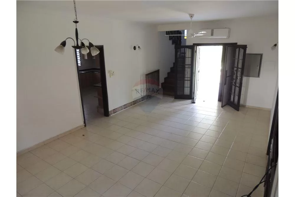 ALQUILO RESIDENCIA DE 4 DORMITORIOS ZONA MCAL LOPEZ Y RCA ARGENTINA — foto 3