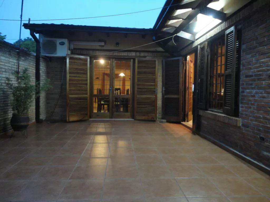CASA DE 5 DORMITORIOS EN BARRIO CARMELITAS — foto 2