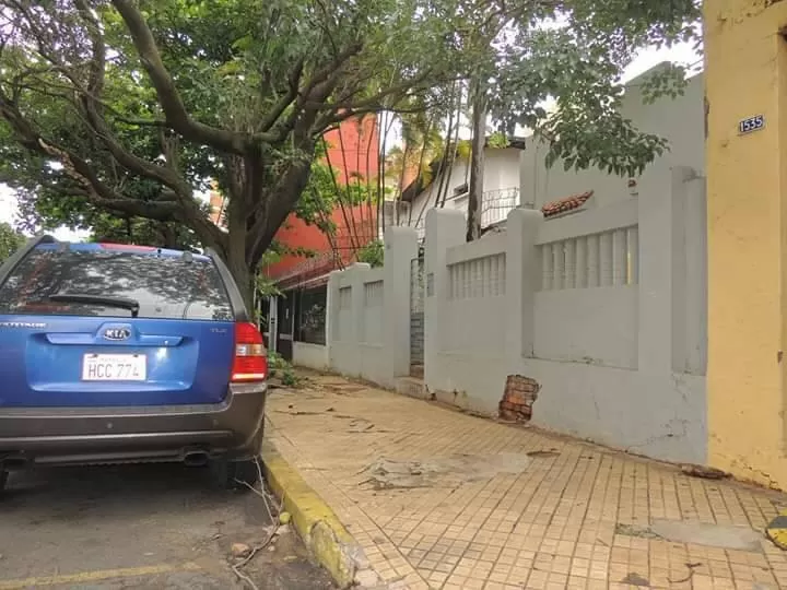 OFERTO CASA EN INMEJORABLE UBICACIÓN (CENTRO DE ASUNCIÓN-B°GRAL DIAZ) — foto 3