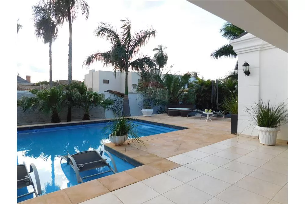 HERMOSA Y FINA RESIDENCIA EN BARRIO CERRADO — foto 3