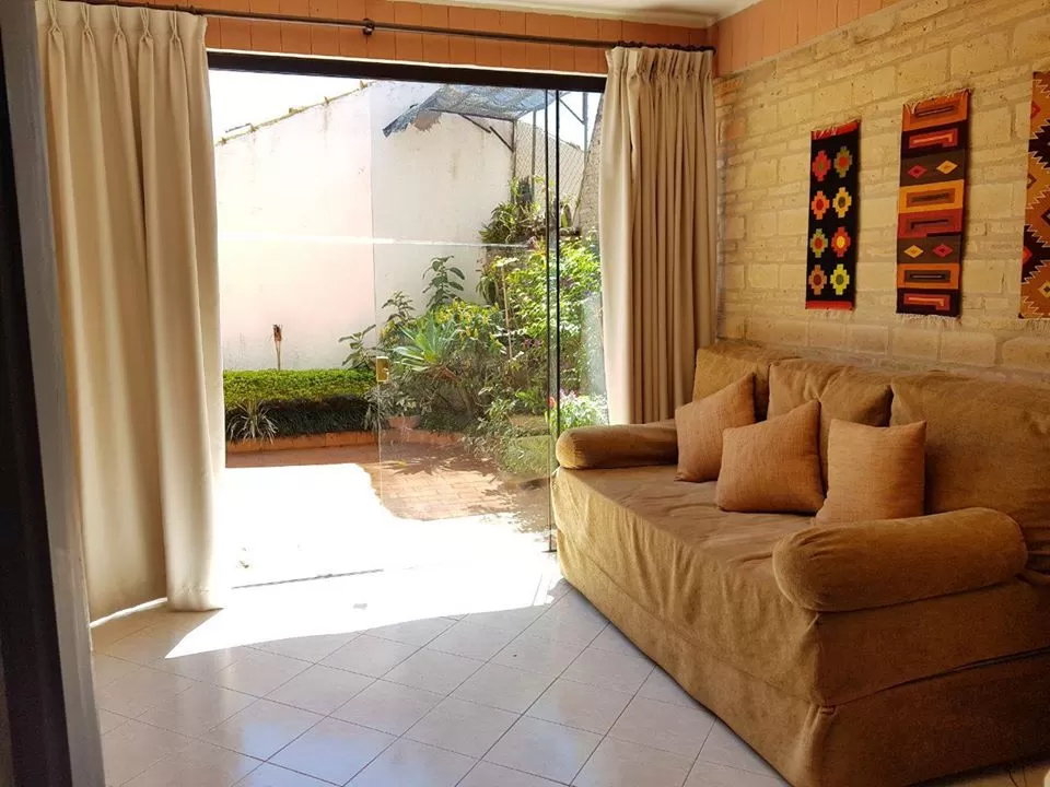 BARRIO MBURUCUYA, OFERTO COQUETO DUPLEX DE 3 DORMITORIOS — foto 2