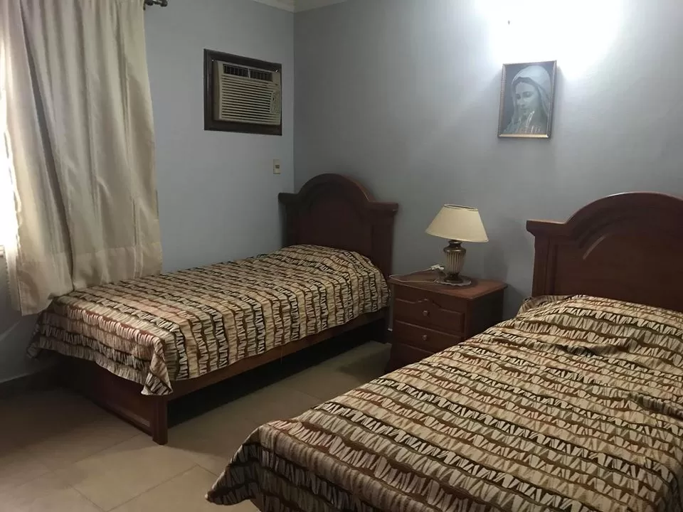 BARRIO NAZARETH, VENDO CASA EQUIPADA POR VIAJE URGENTE (FINANCIO) — foto 3