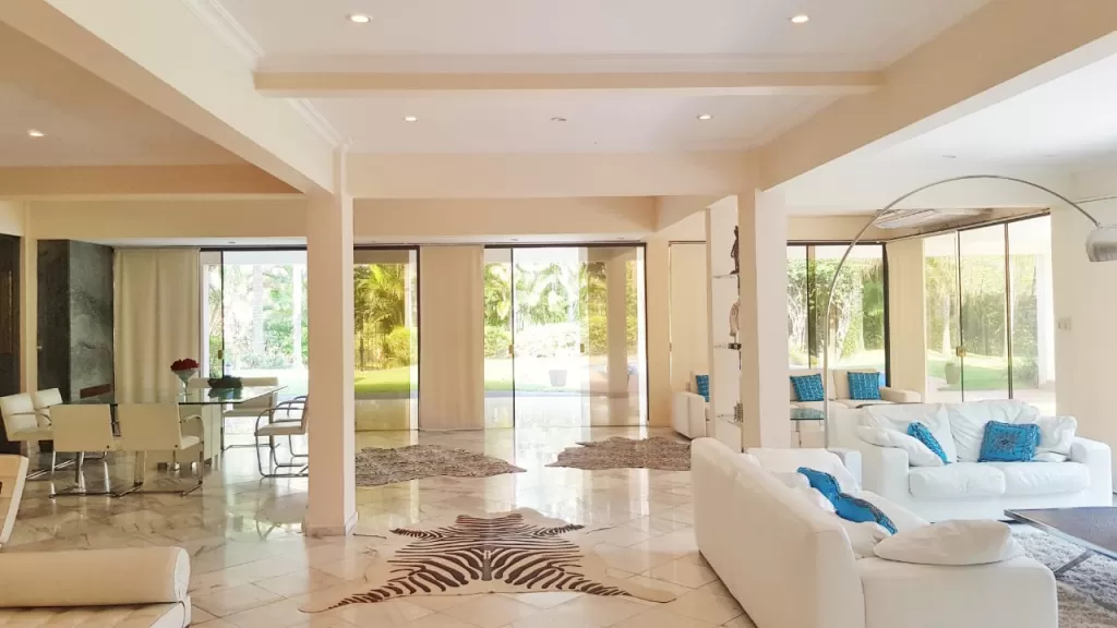 Vendo majestuosa propiedad ubicada sobre la avenida del Yacht y acceso a la Cancha de golf — foto 2