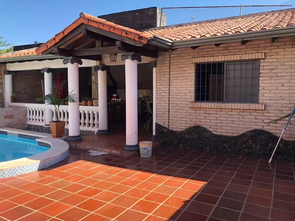 VENDO CASA CON PISCINA EN VILLA ELISA 800 MILLONES AL CONTADO - PRECIO CONVERSABLE — foto 2